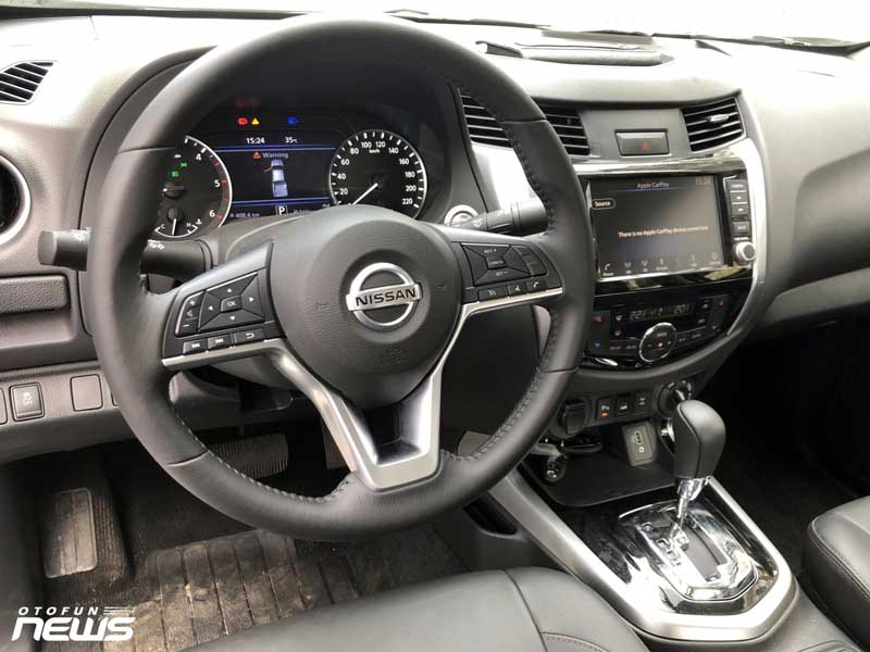 Ảnh thực tế của Nissan Navara 2021 VL 4WD vừa ra mắt với giá 895 tr