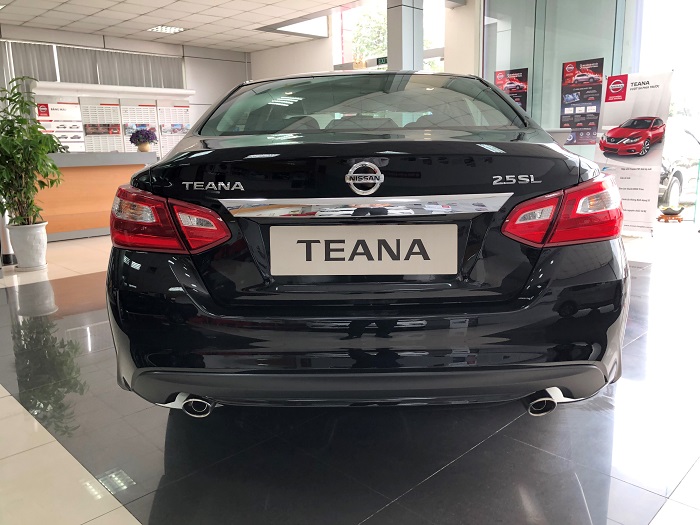 Cạnh tranh Toyota Camry, Nissan Teana nhập khẩu giảm giá gần 300 triệu đồng chỉ sau 3 tháng